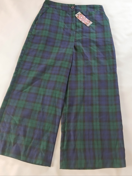 Boohoo Pants - NWT New Boohoo Plaid High Waisted Cropped Pants